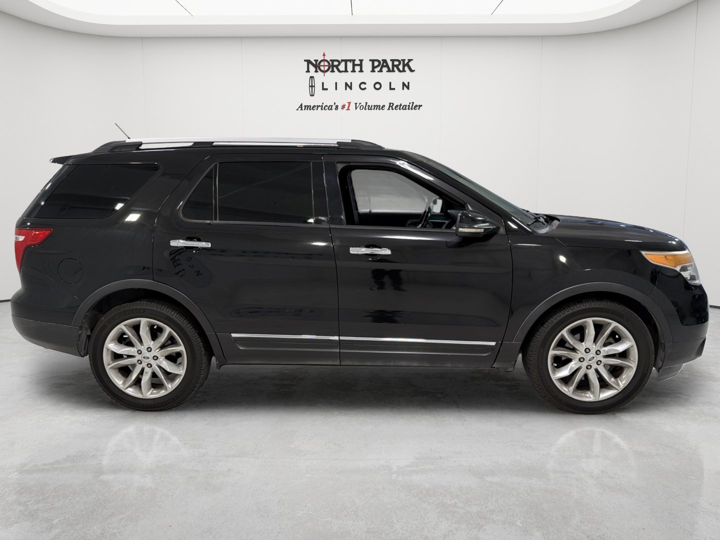 Used 2013 Ford Explorer XLT FWD image 6