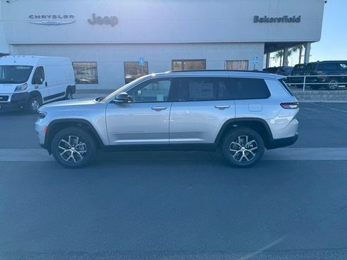 New 2025 Jeep Grand Cherokee L Limited w/ Luxury Tech Group II image 3