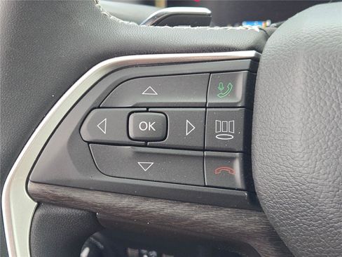 Used 2025 Jeep Grand Cherokee Limited AWD/4WD image 33