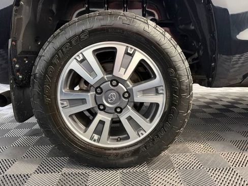 Used 2021 Toyota Tundra Platinum AWD/4WD image 35
