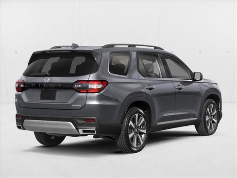New 2025 Honda Pilot Touring image 2
