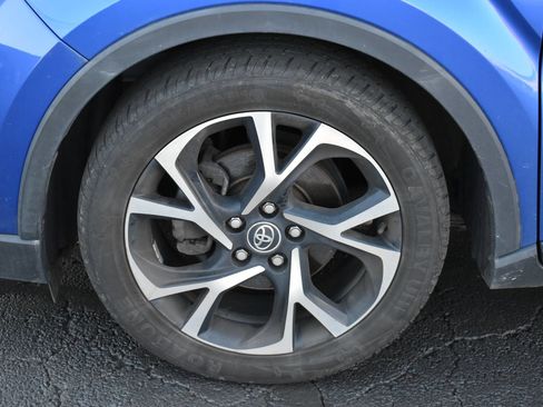 Used 2019 Toyota C-HR Limited FWD image 11