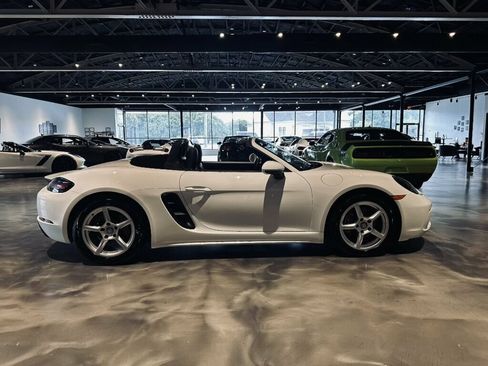 Used 2018 Porsche 718 Boxster RWD image 9
