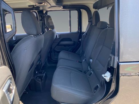 Used 2023 Jeep Gladiator Overland AWD/4WD image 13