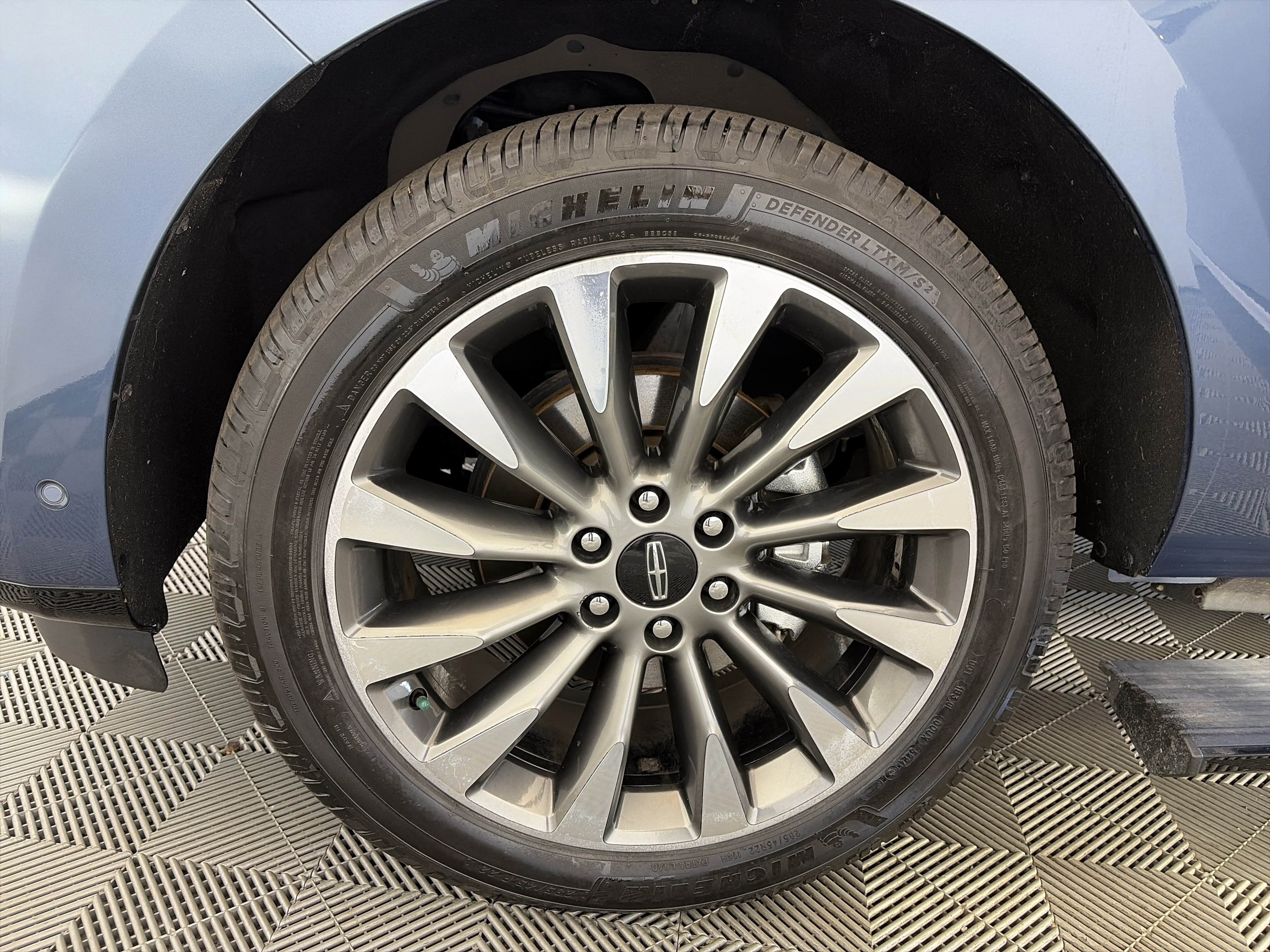 Used 2018 Lincoln Navigator Select w/ Technology Package AWD/4WD image 14