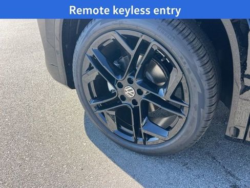 New 2026 Volkswagen Tiguan SE R-Line image 5