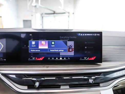 New 2026 BMW X5 xDrive50e w/ Climate Comfort Package image 16