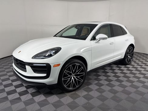 Certified 2024 Porsche Macan AWD/4WD image 1