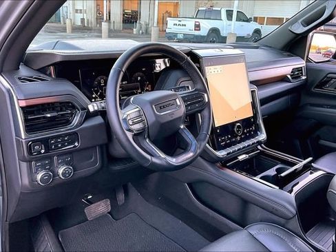 Used 2025 GMC Yukon Denali image 17