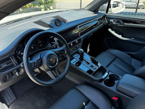 Used 2026 Porsche Macan AWD/4WD image 5