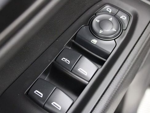 Used 2021 GMC Sierra 1500 4x4 Crew Cab w/ Sierra Value Package image 16