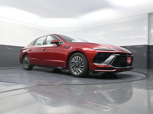 Used 2025 Hyundai Sonata Limited FWD image 31