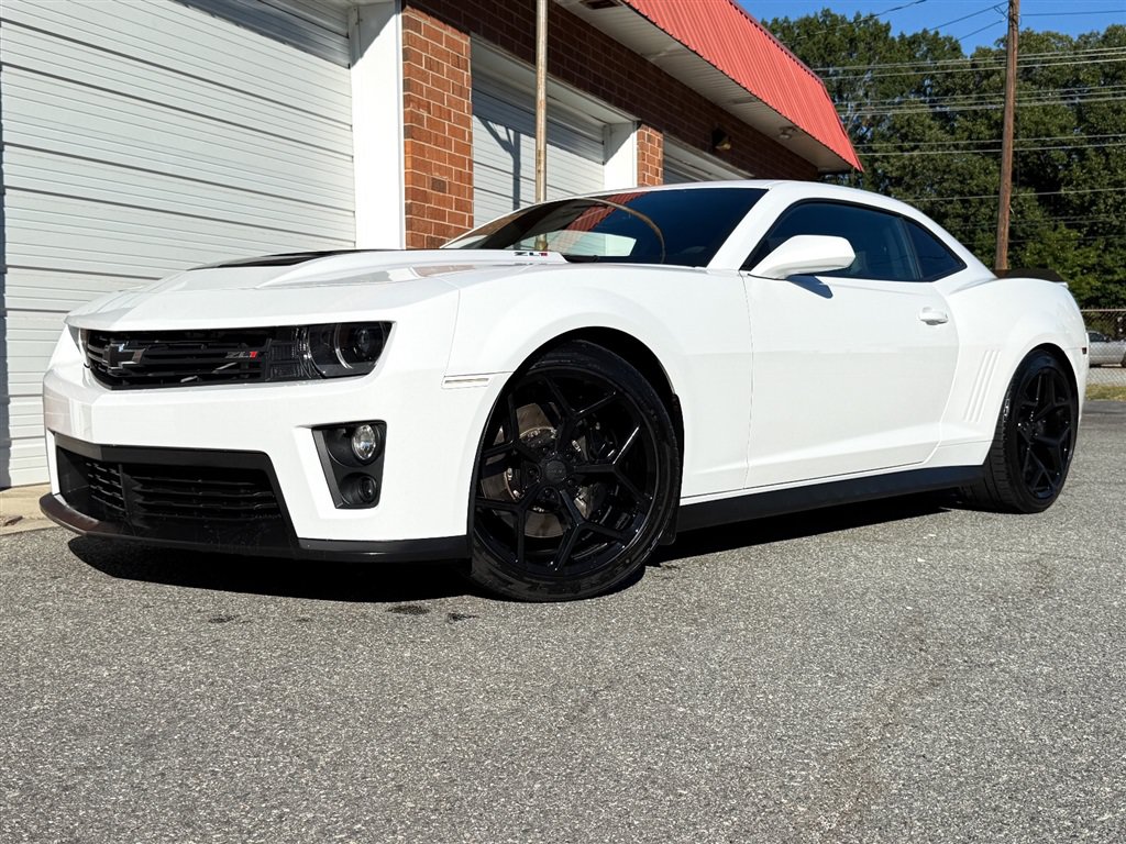 Used 2015 Chevrolet Camaro ZL1 RWD image 2