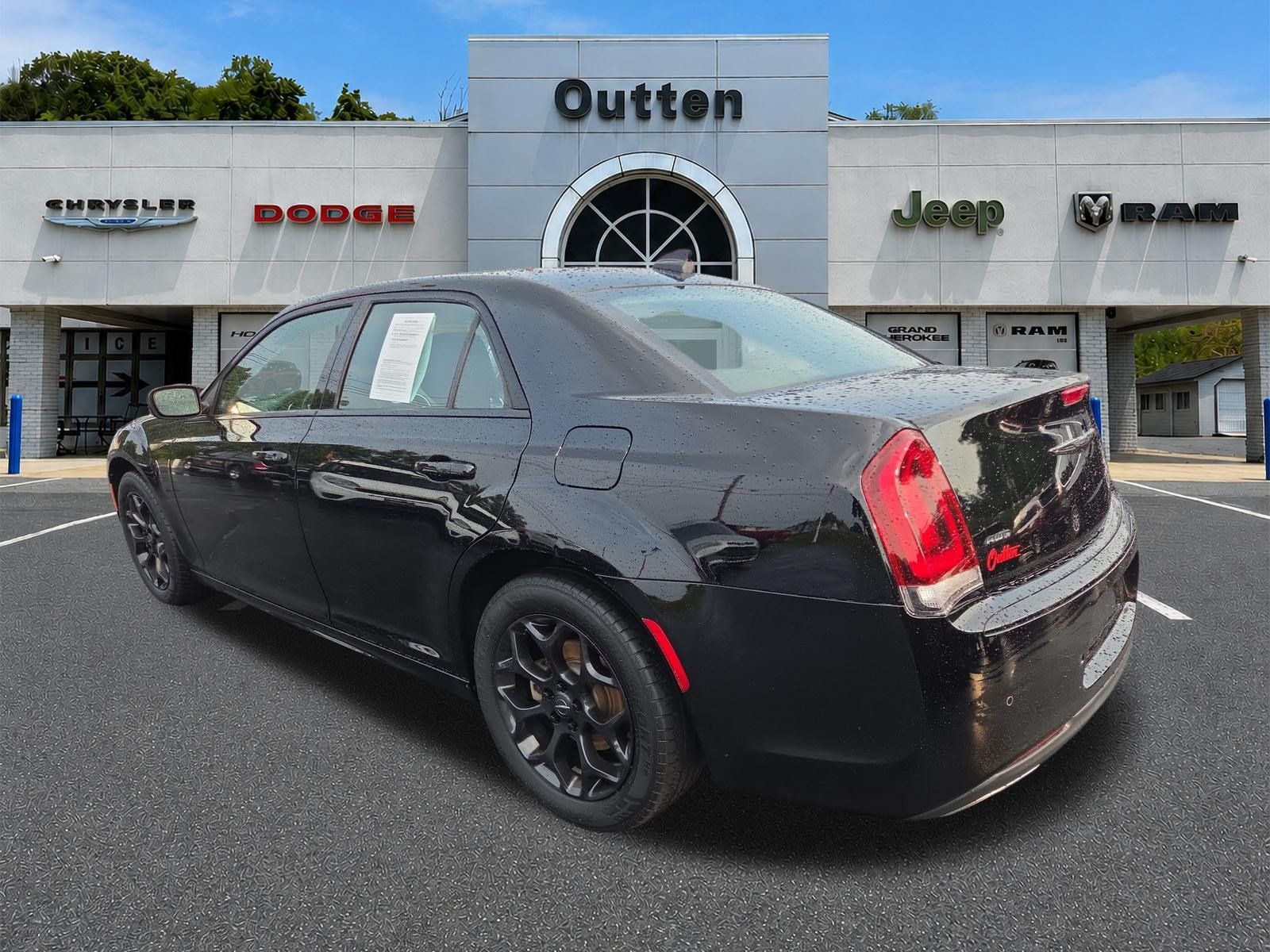 Certified 2022 Chrysler 300 Touring L AWD/4WD image 6