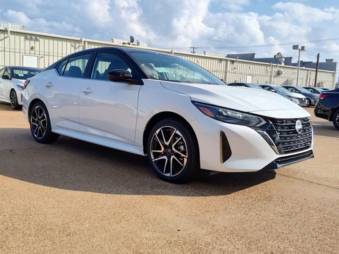 New 2025 Nissan Sentra SR image 6