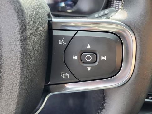 Certified 2025 Volvo XC40 B5 Plus AWD/4WD image 19