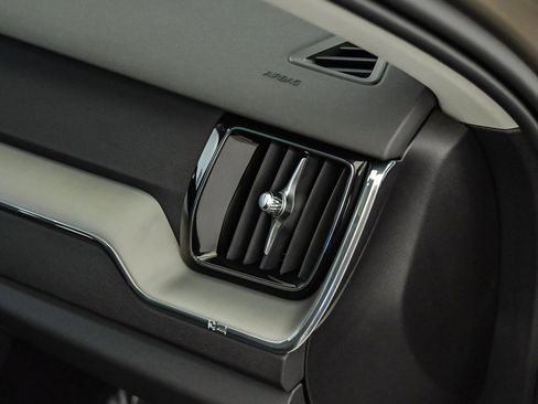 Certified 2025 Volvo XC60 T8 Core w/ Protection Package Premier image 18