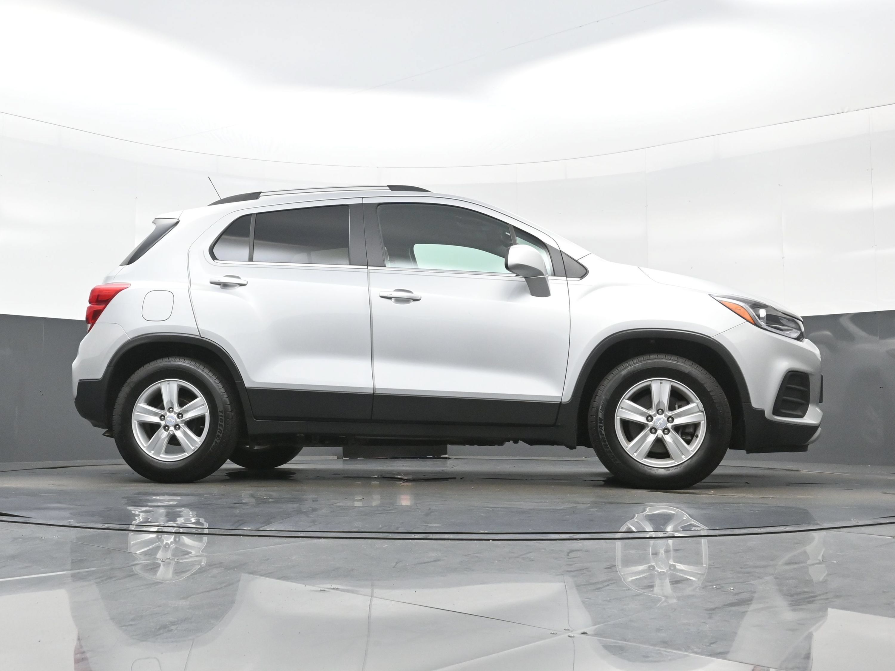 Used 2018 Chevrolet Trax LT w/ Driver Confidence Package FWD image 31