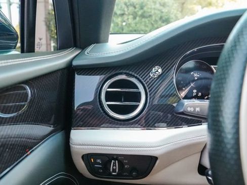 Used 2022 Bentley Bentayga AWD/4WD image 35