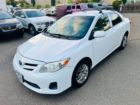 Used 2013 Toyota Corolla L FWD image 1