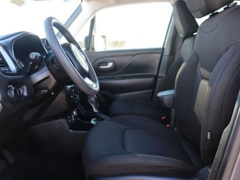 Used 2023 Jeep Renegade Latitude image 10