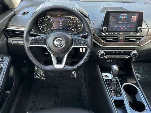 Used 2024 Nissan Altima 2.5 SV image 15