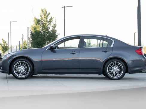 Used 2011 INFINITI G37 Journey w/ Premium Pkg image 6