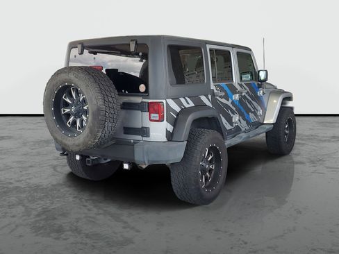 Used 2014 Jeep Wrangler Unlimited Sahara w/ Dual Top Group AWD/4WD image 2
