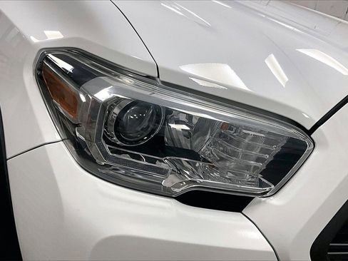 Used 2020 Toyota Tacoma TRD Off-Road image 28