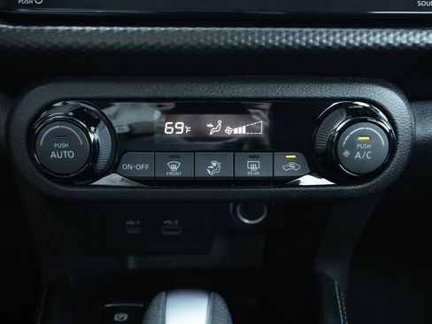 Used 2022 Nissan Kicks SV image 15