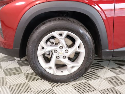 Used 2025 Chevrolet Trax LS w/ LS Convenience Package image 17