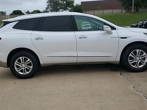 Used 2021 Buick Enclave Essence w/ Sound and Sites Package AWD/4WD image 9