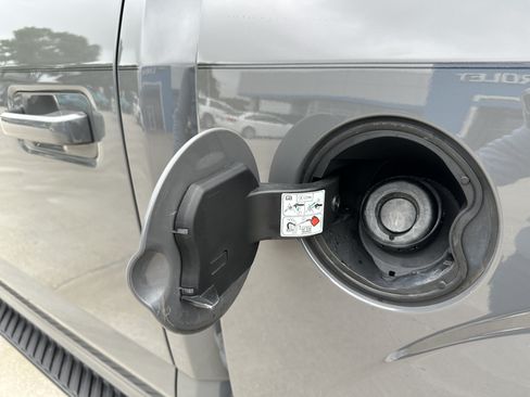 Used 2018 Ford F150 XLT w/ Equipment Group 302A Luxury AWD/4WD image 12