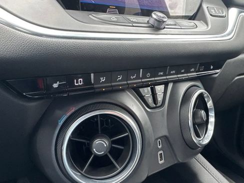 Used 2019 Chevrolet Blazer LT w/ Sun and Wheels Package FWD image 24