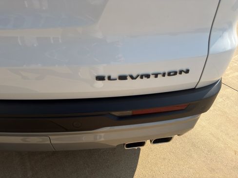 Used 2025 GMC Acadia Elevation FWD image 7