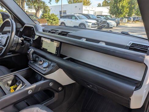 Used 2023 Land Rover Defender 90 S image 37