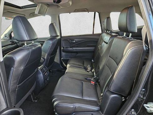 Used 2022 Honda Pilot Touring image 16