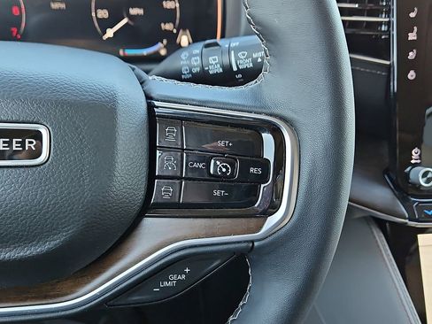 Used 2023 Jeep Grand Wagoneer L 4WD image 18