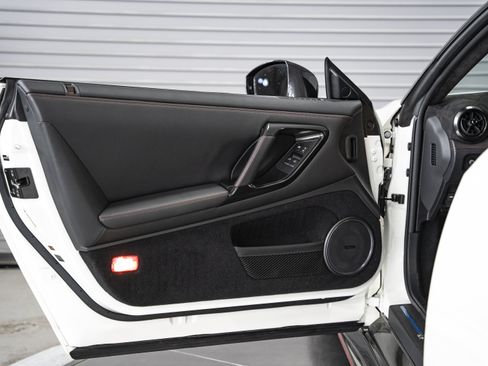 Used 2024 Nissan GT-R NISMO w/ Floor Mat Package AWD/4WD image 34