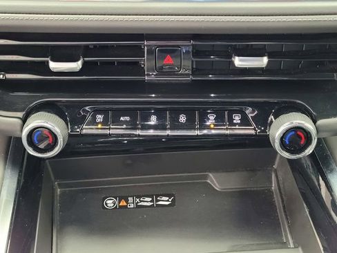 Used 2025 Chevrolet Suburban Z71 image 25