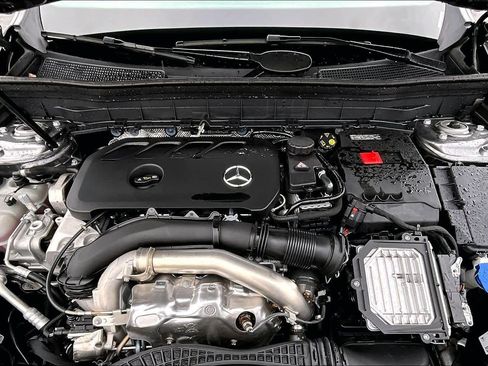 Used 2025 Mercedes-Benz GLB 250 4MATIC image 32