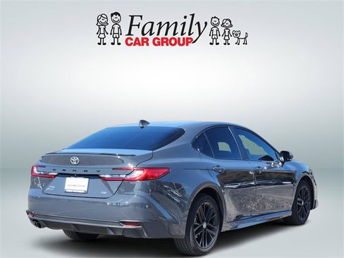 Used 2025 Toyota Camry SE image 4