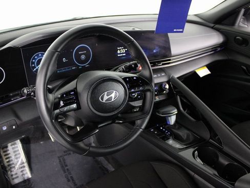 Certified 2025 Hyundai Elantra SEL image 13