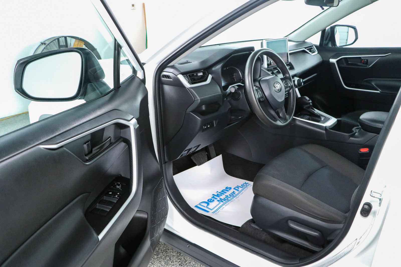 Used 2024 Toyota RAV4 LE FWD image 3