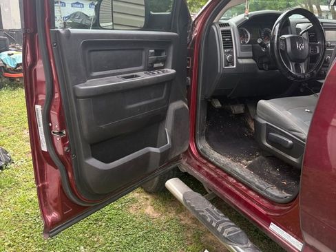Used 2016 RAM 3500 Tradesman w/ Chrome Appearance Group RWD image 3