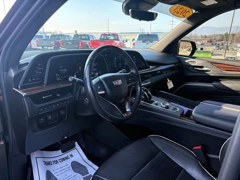 Used 2023 Cadillac Escalade Premium Luxury w/ Performance Package image 3
