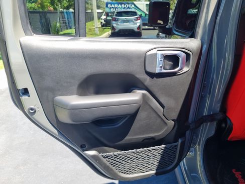 Used 2022 Jeep Gladiator Rubicon w/ Cold Weather Group AWD/4WD image 10