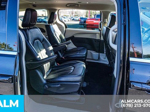 Used 2024 Chrysler Pacifica Select image 25