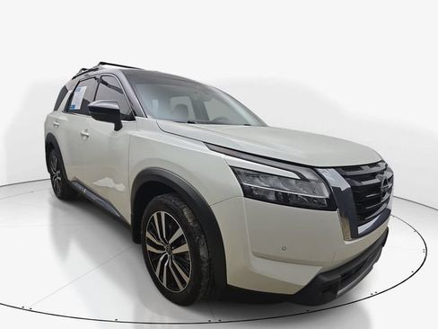 Used 2023 Nissan Pathfinder Platinum w/ Cargo Package AWD/4WD image 3