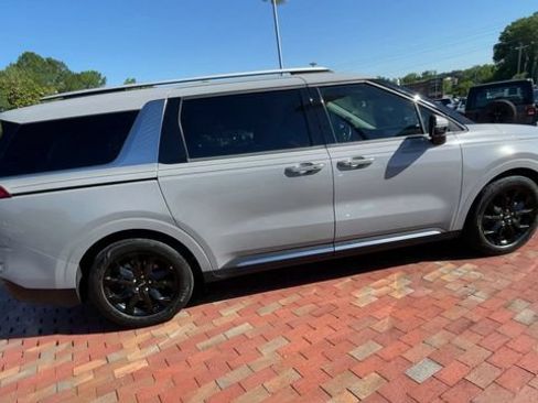 Used 2024 Kia Carnival SX FWD image 2